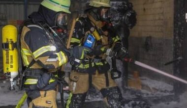 Brand in leerstehender Lagerhalle in Essen