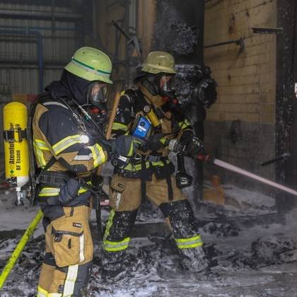 Brand in leerstehender Lagerhalle in Essen