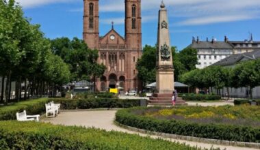 Mann bei Streit am Luisenplatz in Wiesbaden schwer verletzt