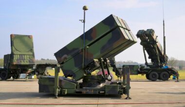 Amerikanische Flugabwehrsysteme der Typen Patriot und Nasams bei einer Nato-Übung