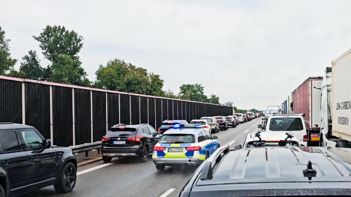 Unfall verursacht kilometerlangen Rückstau Richtung Karlsruhe