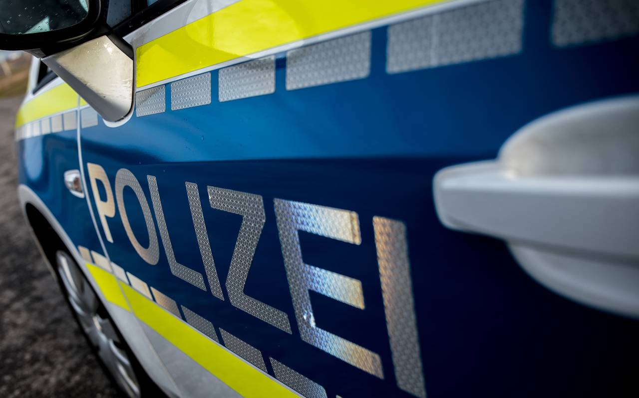 Ein Einsatzwagen der Polizei (Symbolbild). Bei Verwendung in Social Media muss die Bildquelle am Bild genannt werden; bei Verwendung als Nachrichtenbild spielt das System diese automatisch mit aus.