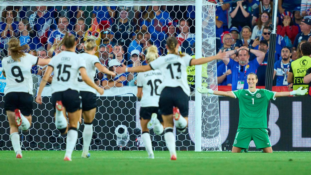 DFB-Frauen bejubeln dramatischen EM-Sieg über Frankreich