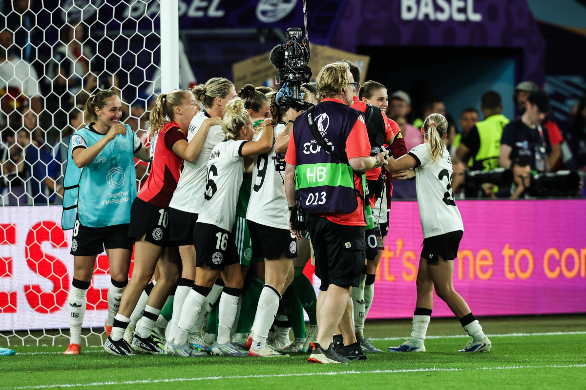 Deutschland im Halbfinale der Frauen-EM! Sie wird zur gefeierten Heldin