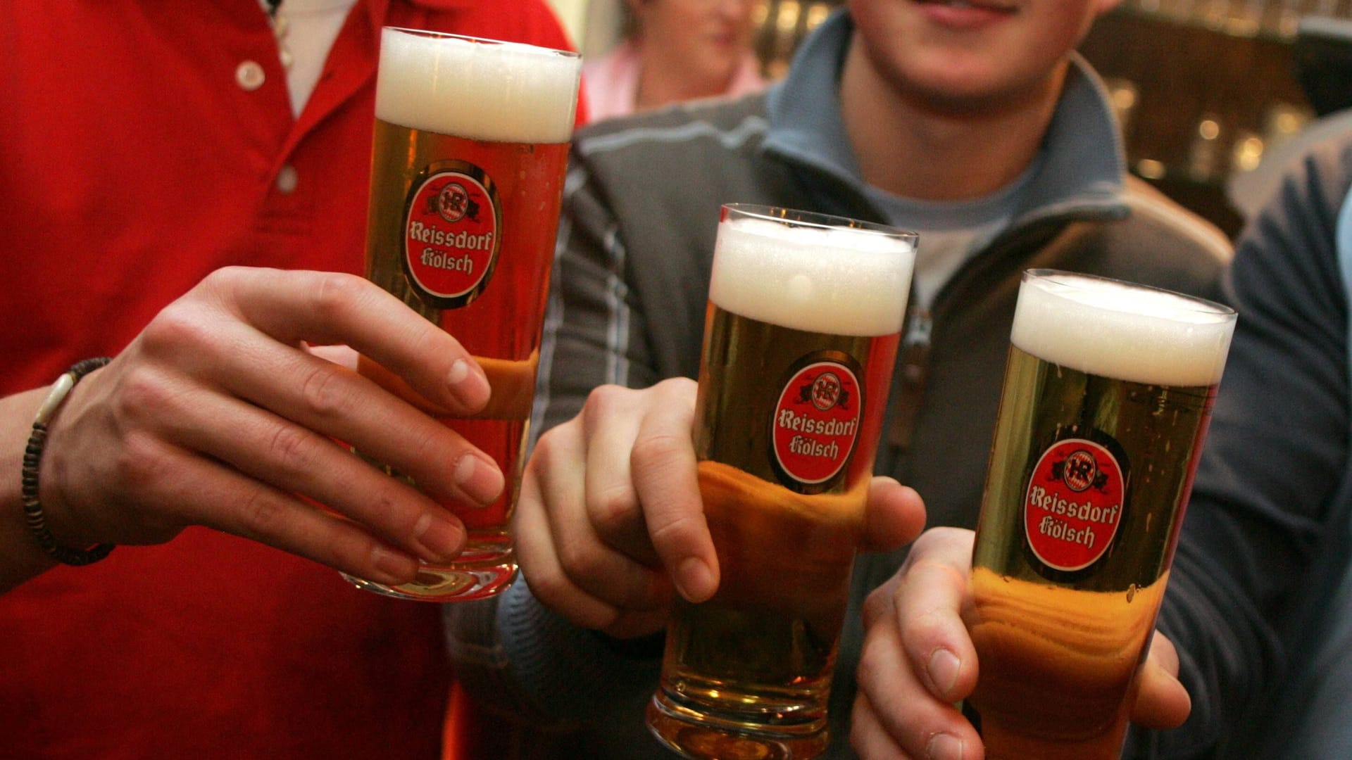 Frisch gezapftes Kölsch (Symbolfoto): Ein Kölner Brauhaus hat eine augenzwinkernde Liste veröffentlicht.