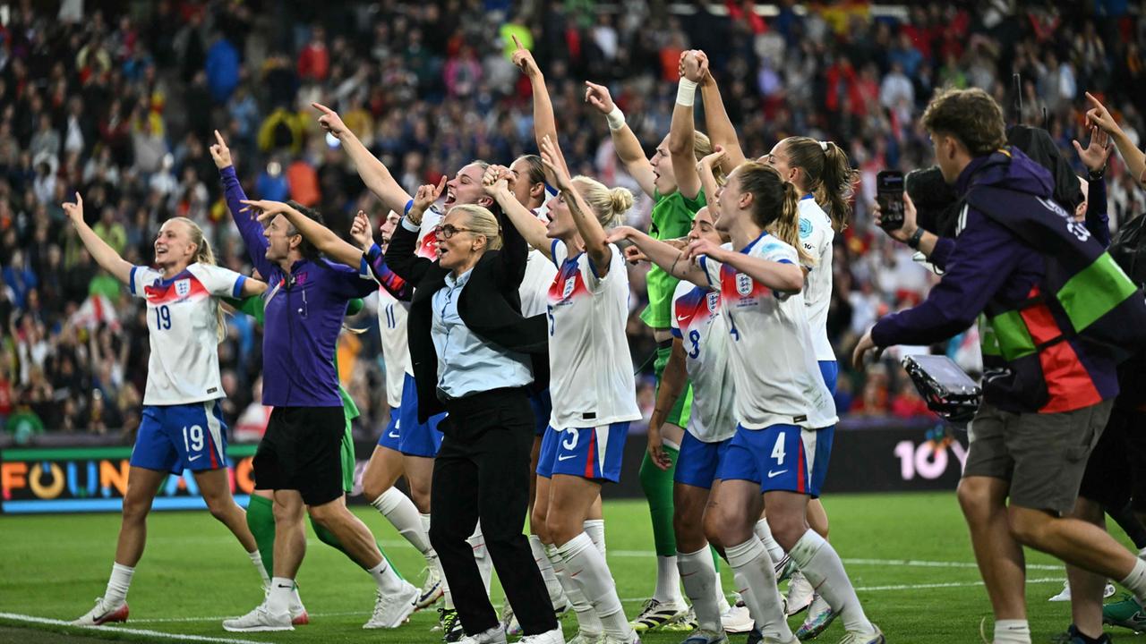 England gewinnt Fußball-EM der Frauen - Sieg im Elfmeterschießen