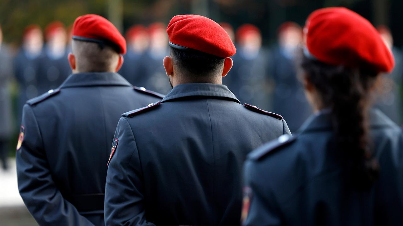 Pläne zum Wehrdienst: "Es wird mit Freiwilligkeit nicht funktionieren"