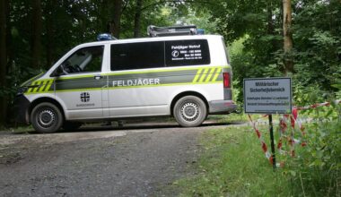 Hubschrauber-Absturz bei Grimma: Suche nach Vermisstem geht weiter - MDR