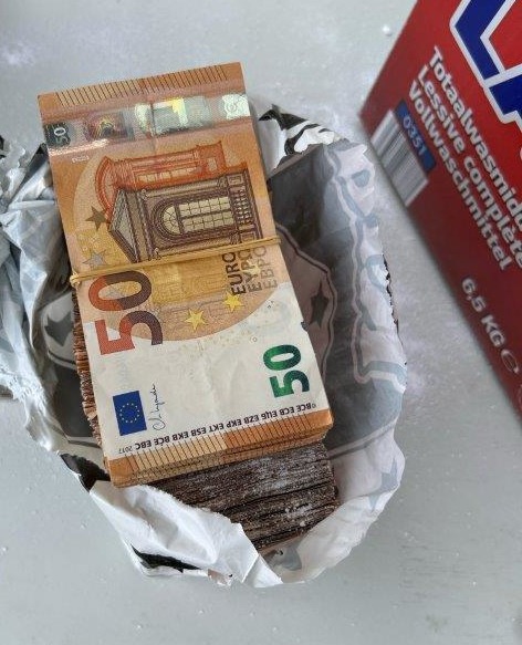 HZA-BI: 50.000 Euro in Waschmittelkarton versteckt/Bielefelder Zoll verhindert Bargeldschmuggel bei Kontrolle auf A2 nahe Hamm