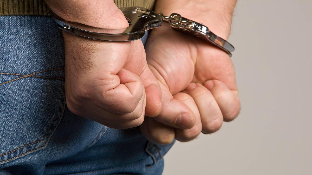 Randalierer stört Hochzeit und bespuckt Polizisten