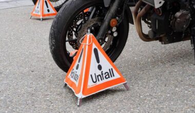 Motorradfahrer stoßen zusammen und sterben beide