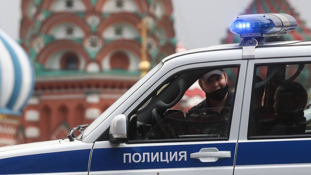 Redaktion in Russland durchsucht: Chefredakteur von Telegram-Kanal "Baza" spurlos verschwunden