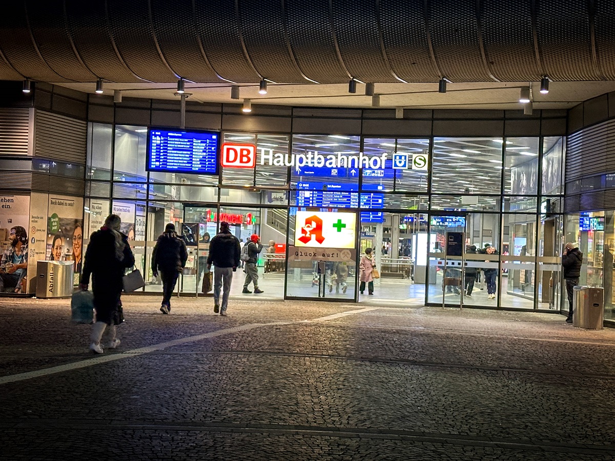 Dramatische Szene am Hbf Gelsenkirchen - Mann stört Rettung