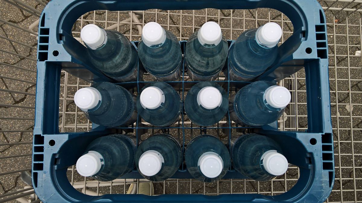 Edeka, Marktkauf und Netto: Diese Mineralwässer müssen jetzt wegen Bakterien zurückgerufen werden