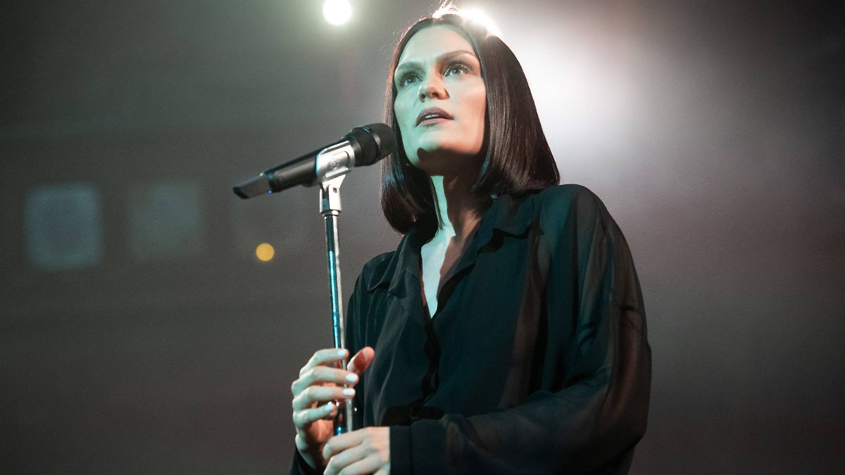 Eingriff ist vier Wochen her: Jessie J spricht über Schmerz nach Brustkrebs-OP