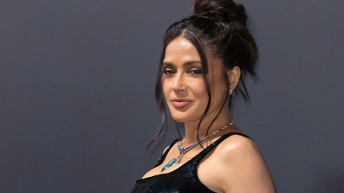 Sie kann's noch: Salma Hayek wird mit 58 Bikini-Ehre zuteil