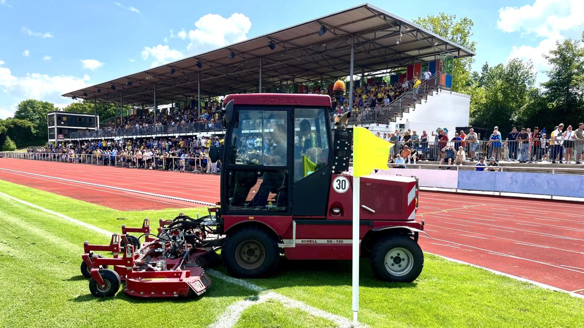 Holstein Kiel gegen Braunschweig: Peinlichkeit verzögert Anstoß