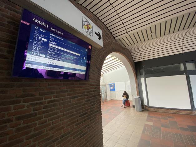 Im April müssen sich Bahnreisende im Kreis Rendsburg-Eckernförde auf zahlreiche Streckensperrungen einstellen. Besonders betroffen ist die Verbindung der Nordbahn zwischen Kiel und Rendsburg.