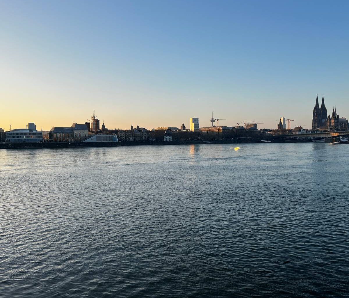 Stadt Köln für stadtweites Badeverbot im Rhein