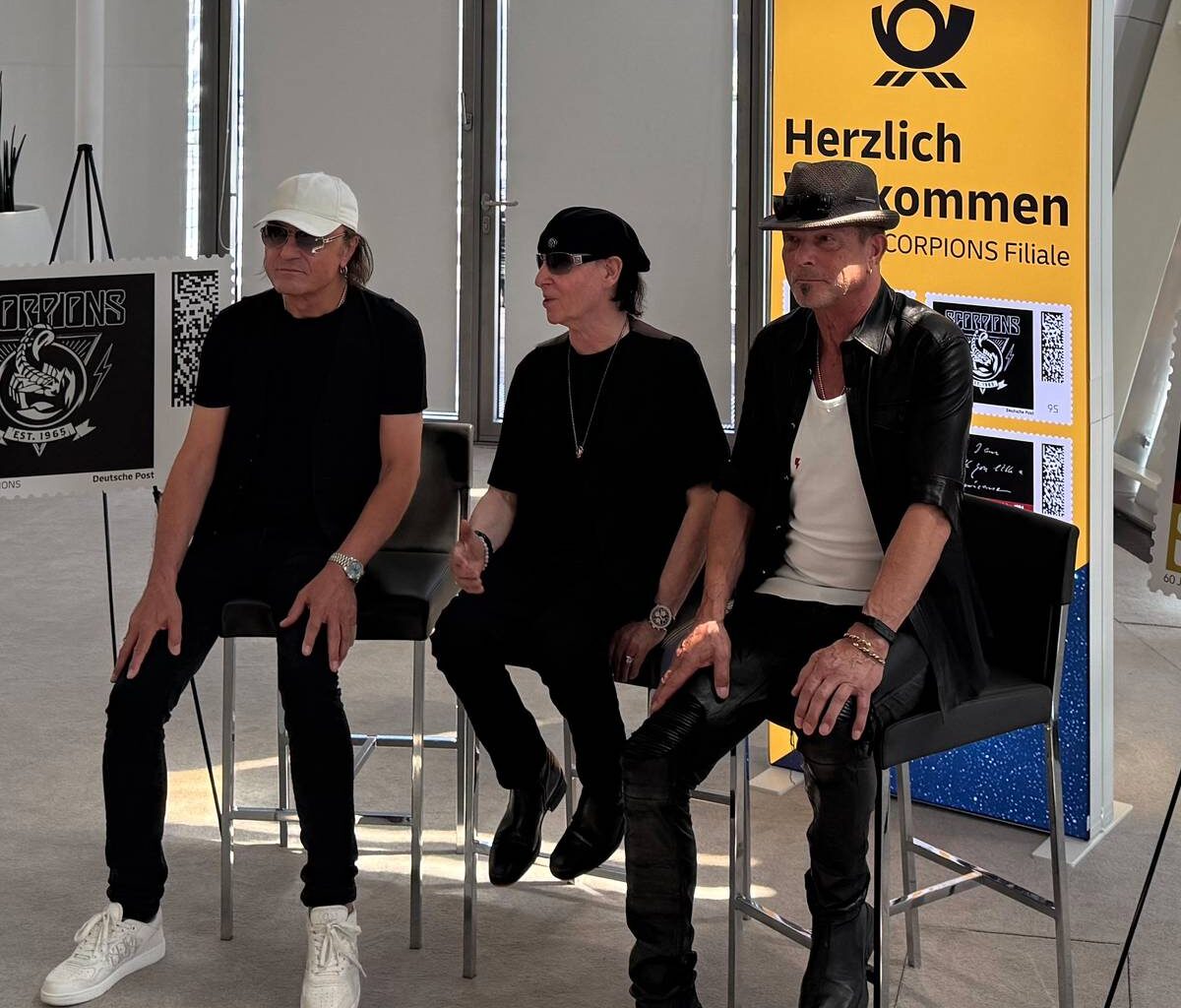 Bonn: Scorpions präsentieren eigene Briefmarke zum Bandjubiläum