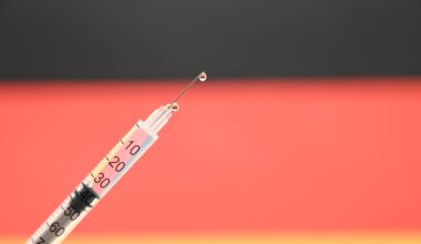 Stock- und Symbolbilder I 26.01.2022 Thema: Impfstoffe in Flaschen - auch mit Spritzen Hamburg Neugraben Hamburg Deutsch
