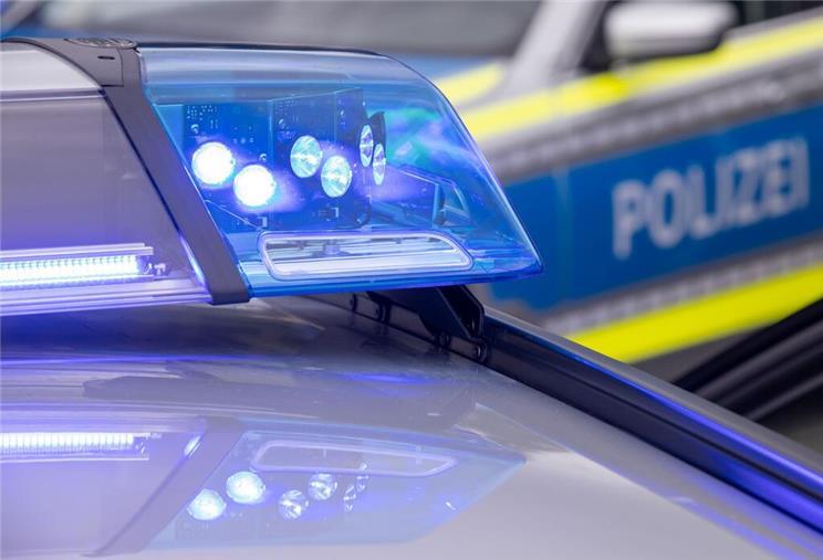 Anwohner geht mit Axt auf seinen Nachbarn los