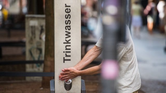 In Frankfurt befindet sich ein vom Energieversorger Mainova betriebener Trinkbrunnen in der Fußgängerzone.