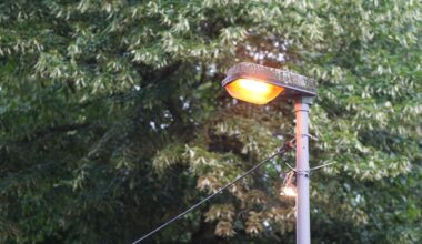 In Berlin-Biesdorf brennen durchgehend die Straßenlaternen