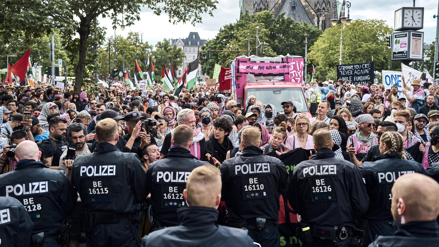 Polizei löst queere Palästina-Demo mit 10.000 Teilnehmenden in Berlin auf
