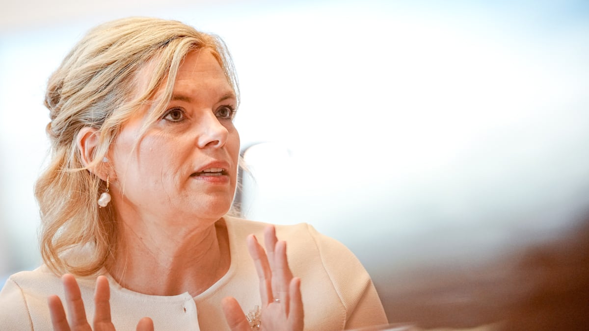 Streit um Anstecknadeln – Bundestagspräsidentin Klöckner widerspricht den Grünen