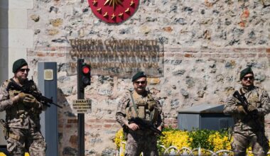 Türkische Sicherheitskräfte bewachen den Dolmabahce Palast in Istanbul, in dem die Verhandlungen stattfanden.