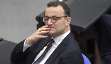 Grüne werfen Jens Spahn Lügen in Masken-Affäre vor