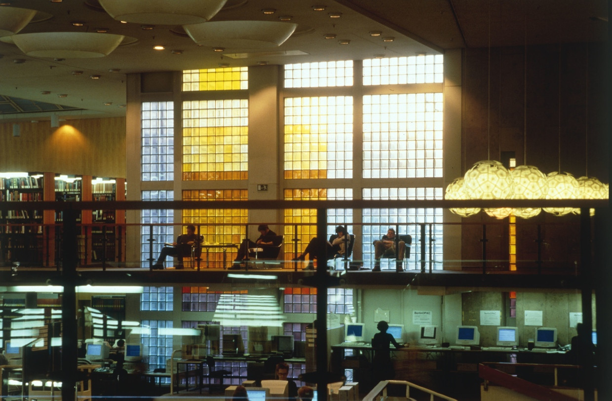 Judith Schalanskys Arbeitsstätte: Ein Blick in die Leselandschaft der Staatsbibliothek.