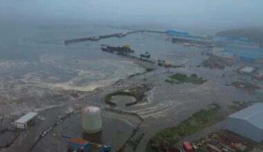 Ein Videobild vom Geophysikalischen Dienst der Russischen Akademie der Wissenschaften zeigt die Folgen des Tsunamis an der Küste von Sewero-Kurilsk.