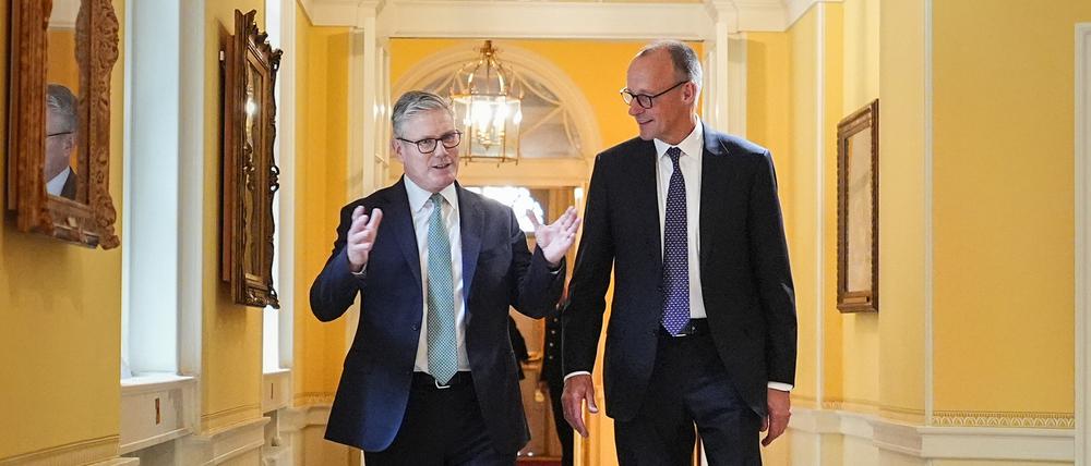 Bundeskanzler Friedrich Merz und Keir Starmer, Premierminister Großbritanniens, führen ein Gespräch in der Downingstreet 10. 