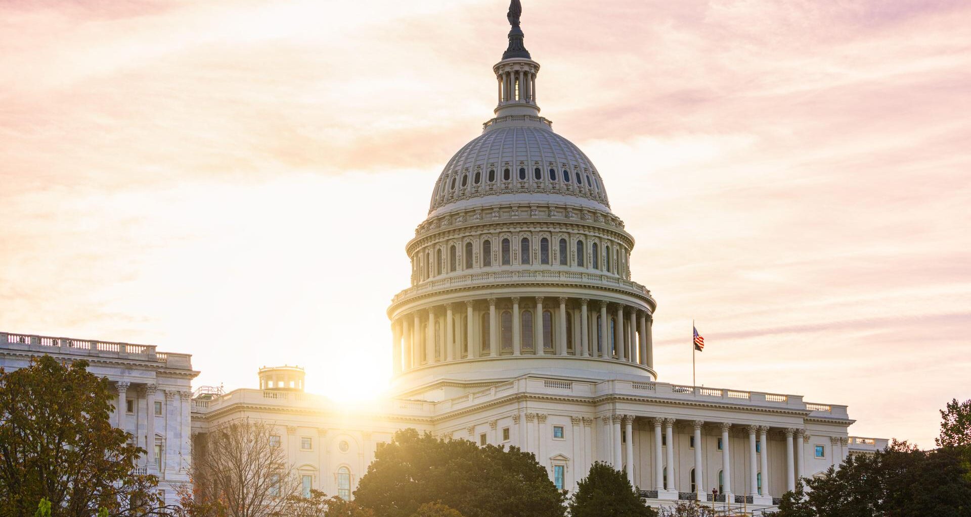 Sonnenuntergang hinter dem Kapitolgebäude der Vereinigten Staaten in Washington DC