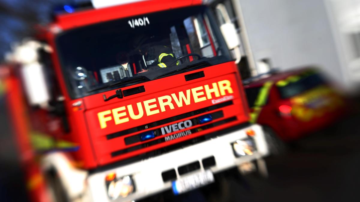Feuerwehr löscht Brand in Keller