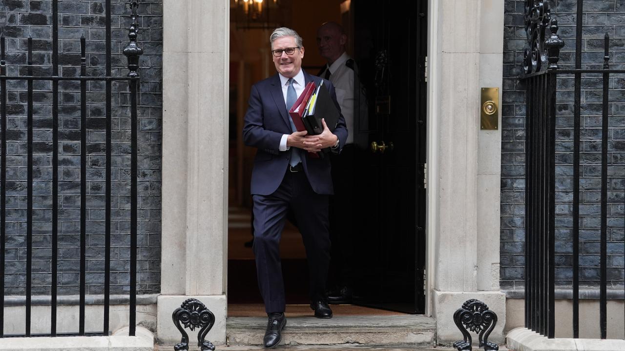 Die Autorität wackelt: Ein Jahr britischer Premier Starmer
