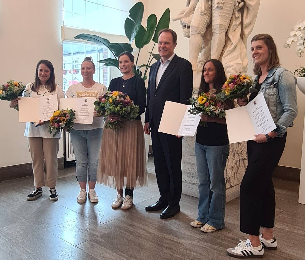 Vier Frauen retten Leben: Stadt ehrt Ersthelferinnen