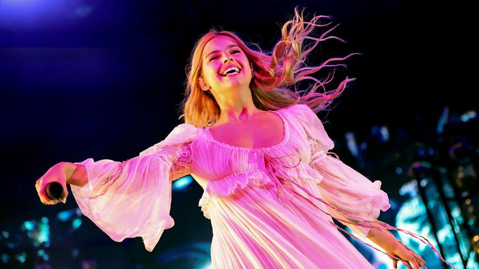 Addison Rae während ihres Auftritts beim Coachella 2025