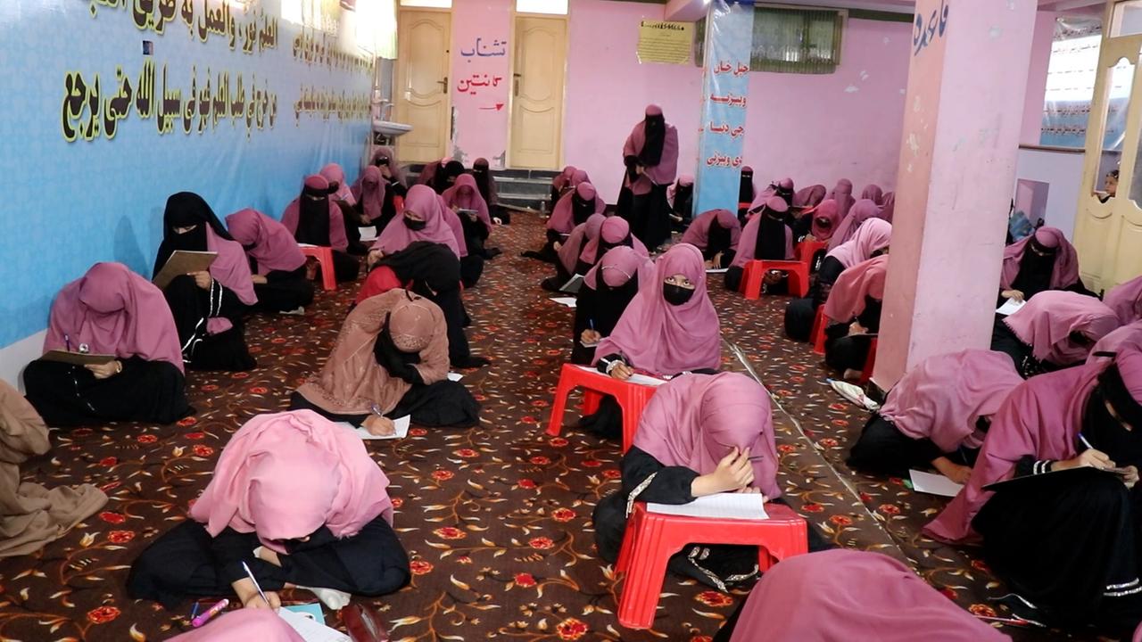 Mädchen in Afghanistan: Koranschule muss reichen