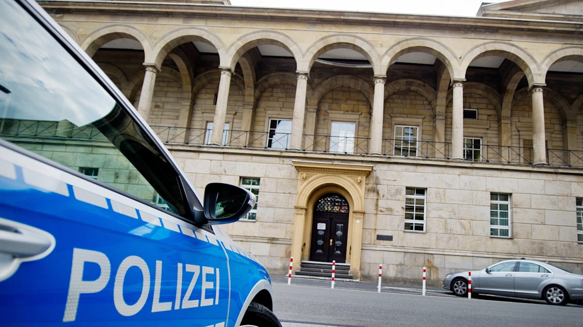 Wuppertal: 20-jähriger Zuhälter zu Haftstrafe verurteilt – Opfer zwischen 14 und 16 Jahre alt