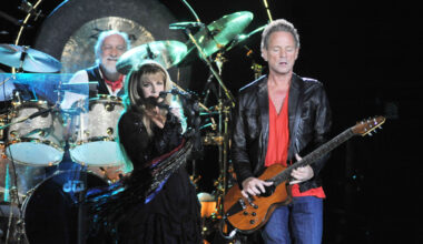 Lindsey Buckingham mit Stevie Nicks und Mick Fleetwood von Fleetwood Mac