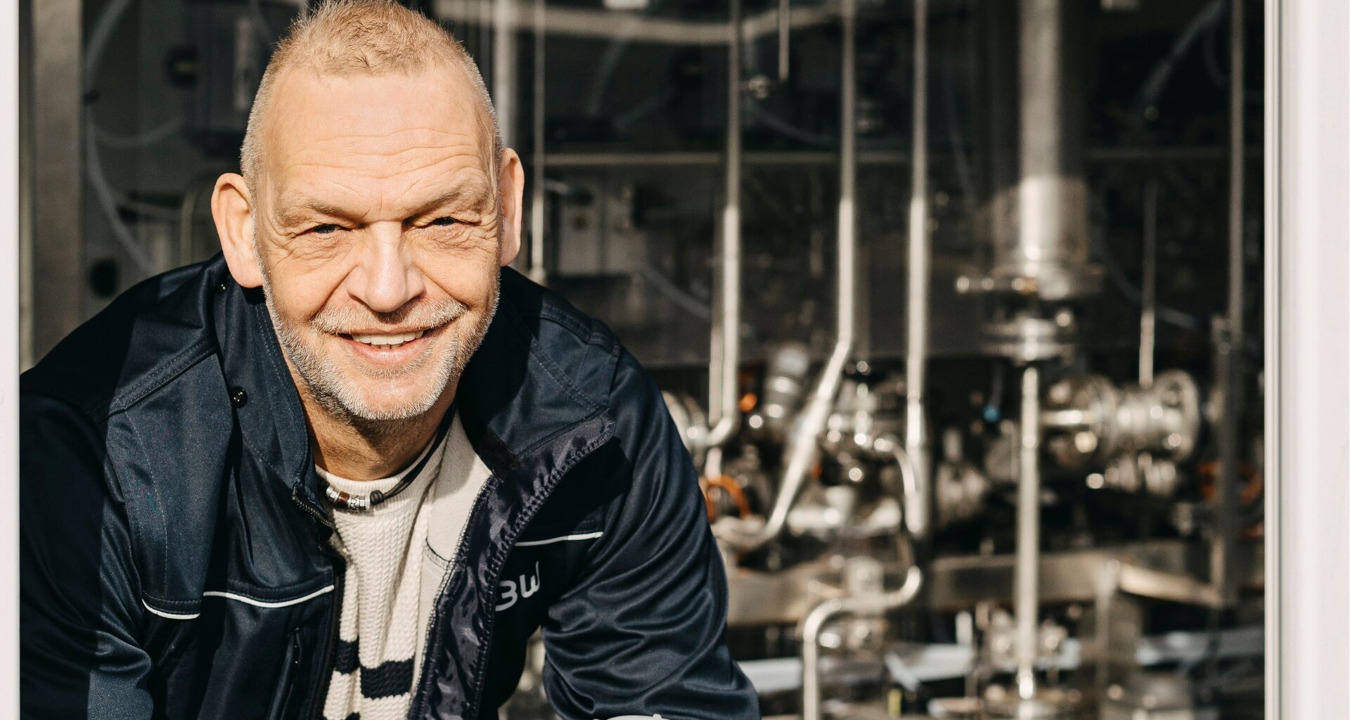 Lithium in Deutschland: Geologe Thomas Kölbel vor Apparaturen