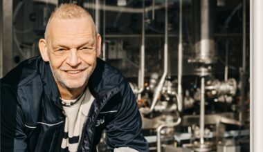 Lithium in Deutschland: Geologe Thomas Kölbel vor Apparaturen