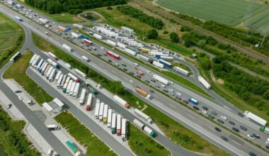 Lkw-Parkplatzsuche wird digital