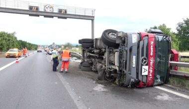 Lkw fährt gegen Schilderbrücke: A4 bei Dresden noch mehrere Stunden gesperrt