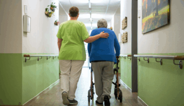 In Bremen sind Pflegeheim-Zuzahlungen am höchsten