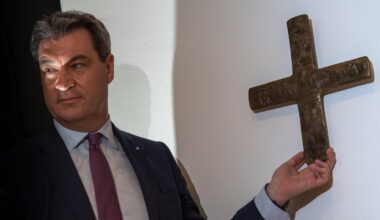 Kreuz in bayerischer Schule verletzt Glaubensfreiheit – Ministerium prüft Folgen