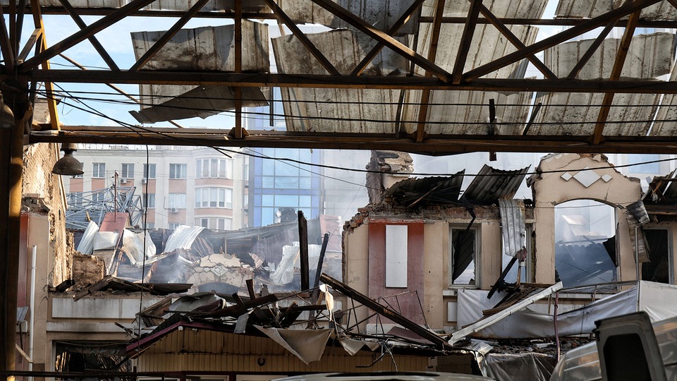 Ukraine-News: Russische Luftangriffe auf Markt in Odessa